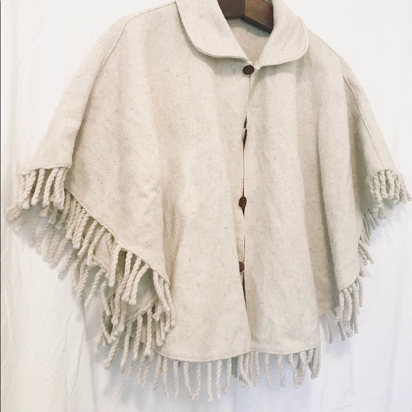 Vintage handcrafted wool poncho - Picture 8 of 10